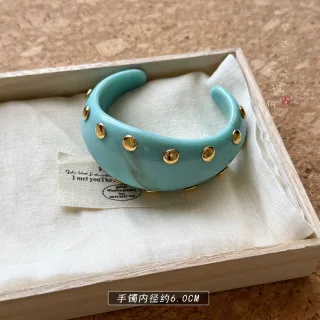 Modern Age ~ Vintage Bracelet large acrylique médiéval. ...